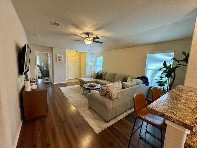 Photo - 371 Nottingham Loop