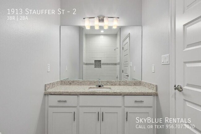 Building Photo - 1913 Stauffer St-2 Unit 2