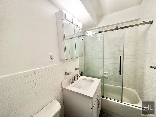 Photo - EAST 35 STREET Unit 9F