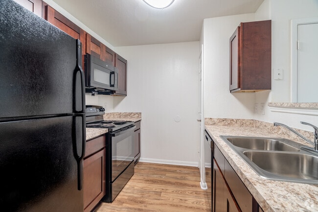 3BR, 2BA - 1,196SF