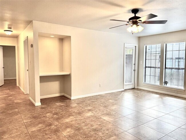 Building Photo - 1202 Thorpe Ln Unit Bldg F-607 Rental