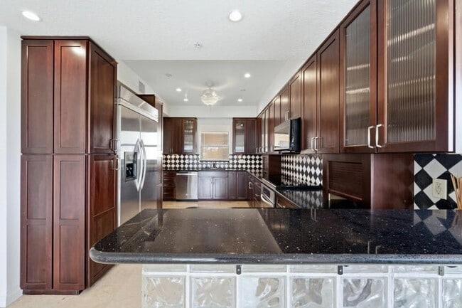 Photo - 1640 Presidential Way