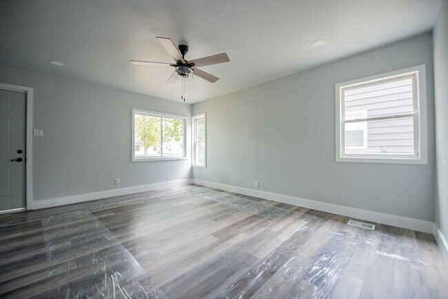 Photo - 4 bedroom 2 Bath home!!