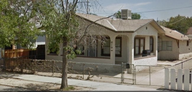 Building Photo - Coming Soon 3 Bed plus Bonus room 2 bathroom in Taft