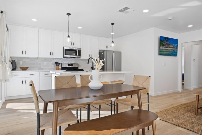 Photo - 836 Island Ct
