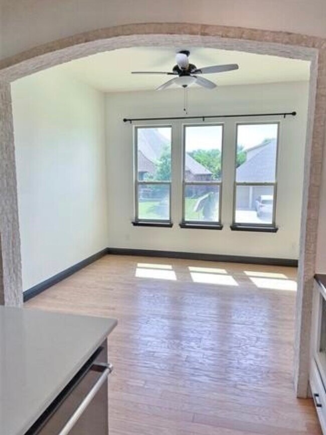 Photo - 560 Inwood St