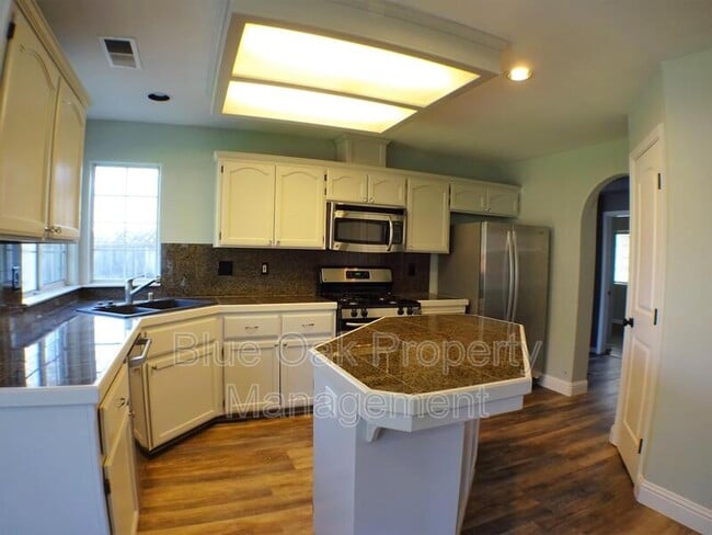 Photo - 612 W 6th Ave