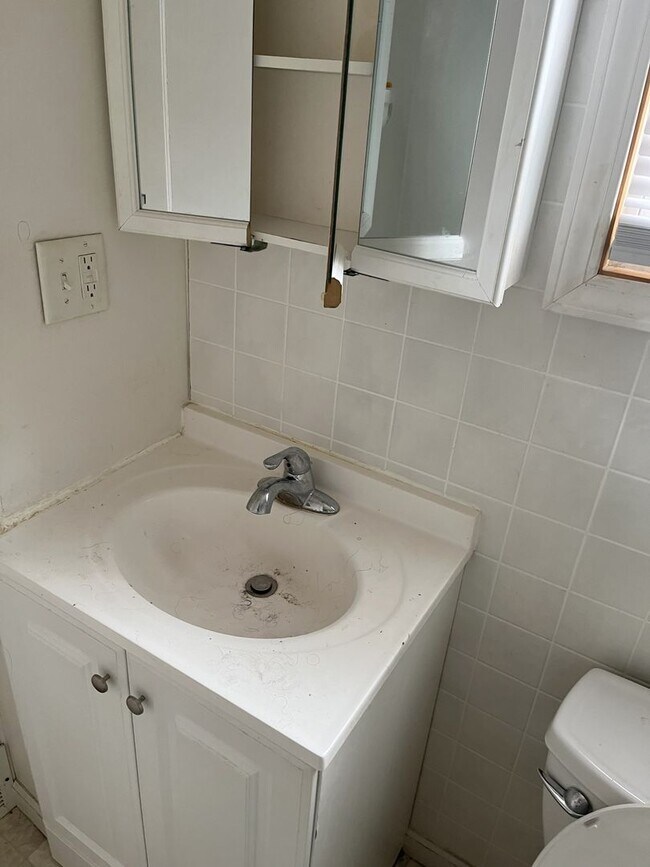 1 Bed 1 Bath Duplex Rental House Rental in Waterloo, IA