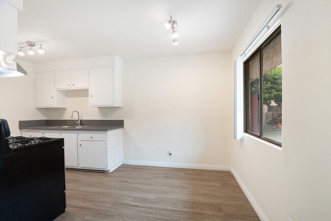 Figueroa Street Apartments