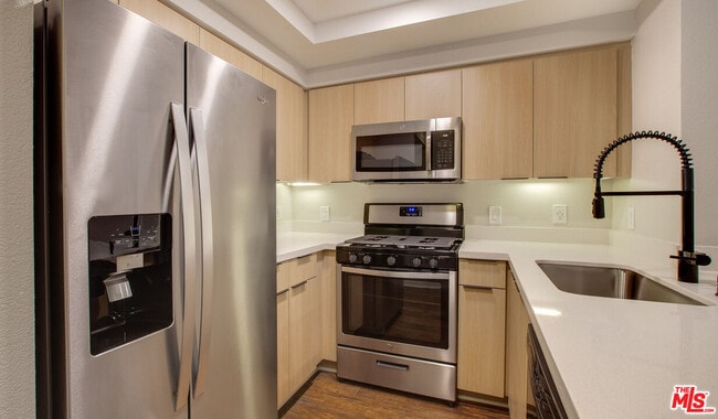 Photo - 7660 Beverly Blvd Unit 421