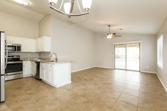 Photo - 15814 W Jackson St