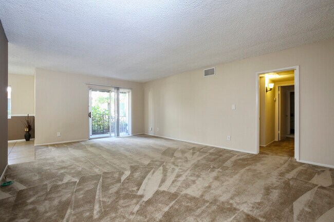 Photo - 220 E Live Oak St Unidad 23