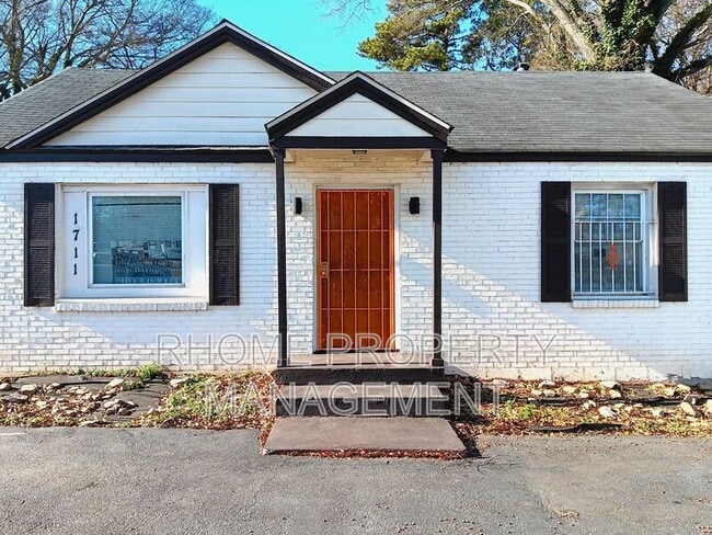 Building Photo - 1711 Candler Rd