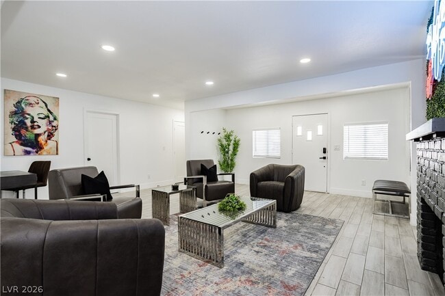 Photo - 1913 Birch St