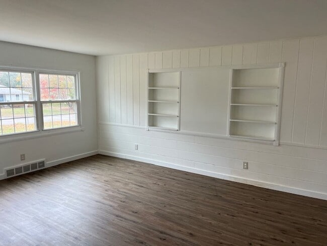 Photo - Spacious Kent Ranch w/ Finished Basement & 2-Car Garage