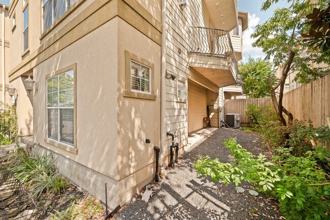 Photo - 418 Fowler St