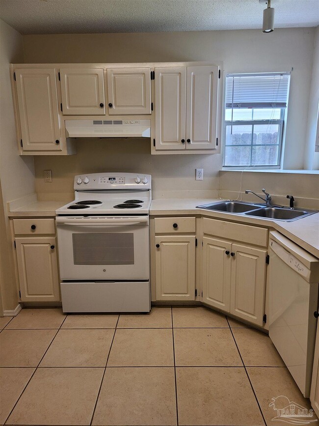 Photo - 137 Mirabelle Cir