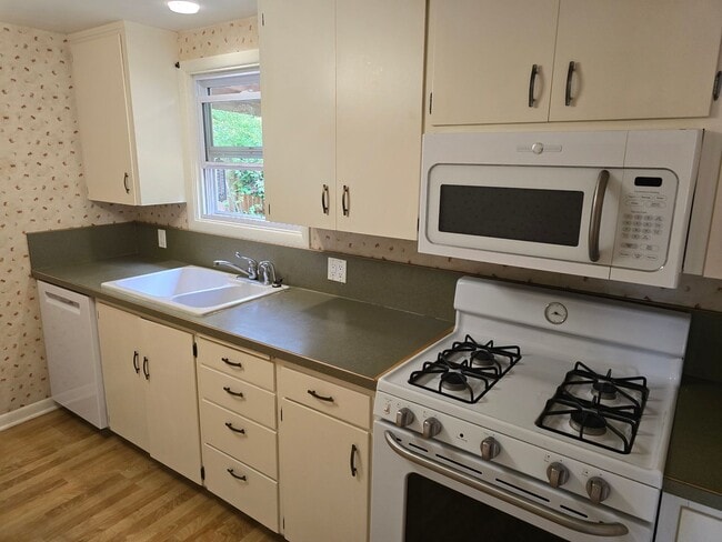 Photo - 3 Bedroom Home in a Flourishing Garden Property
