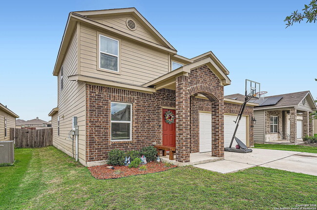 Building Photo - Spacious 4 Bedroom with Primary Suite Downstairs!