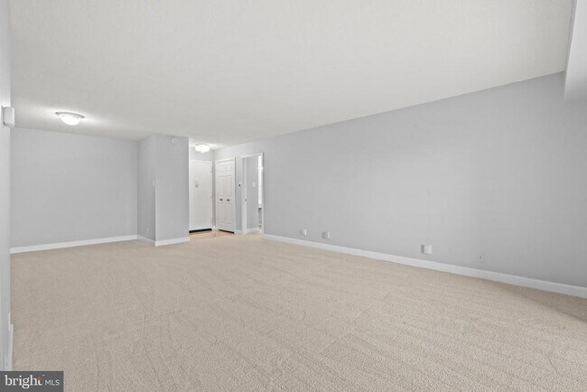 Photo - 307 Yoakum Pkwy Unit 703