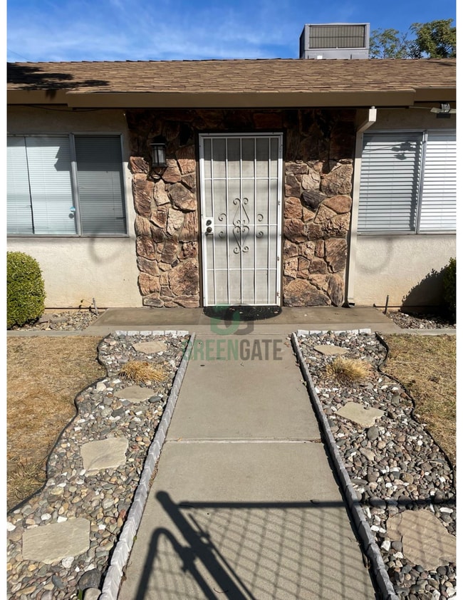 332 W G St