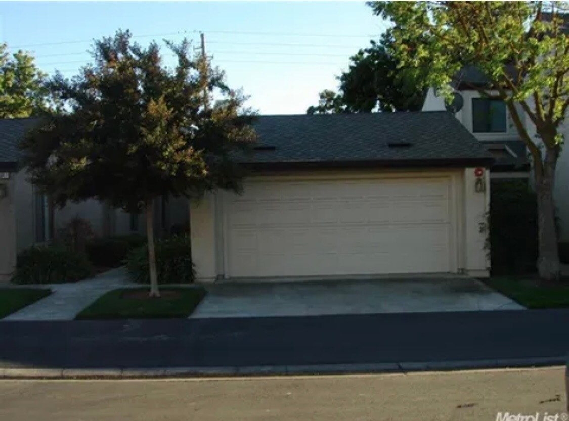 Cedar creek dr - 1102 Cedar Creek Dr