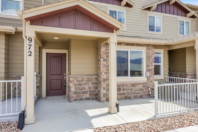 Building Photo - $2,300 - 3 Bed, 2.5 Bath Updated Townhome ...