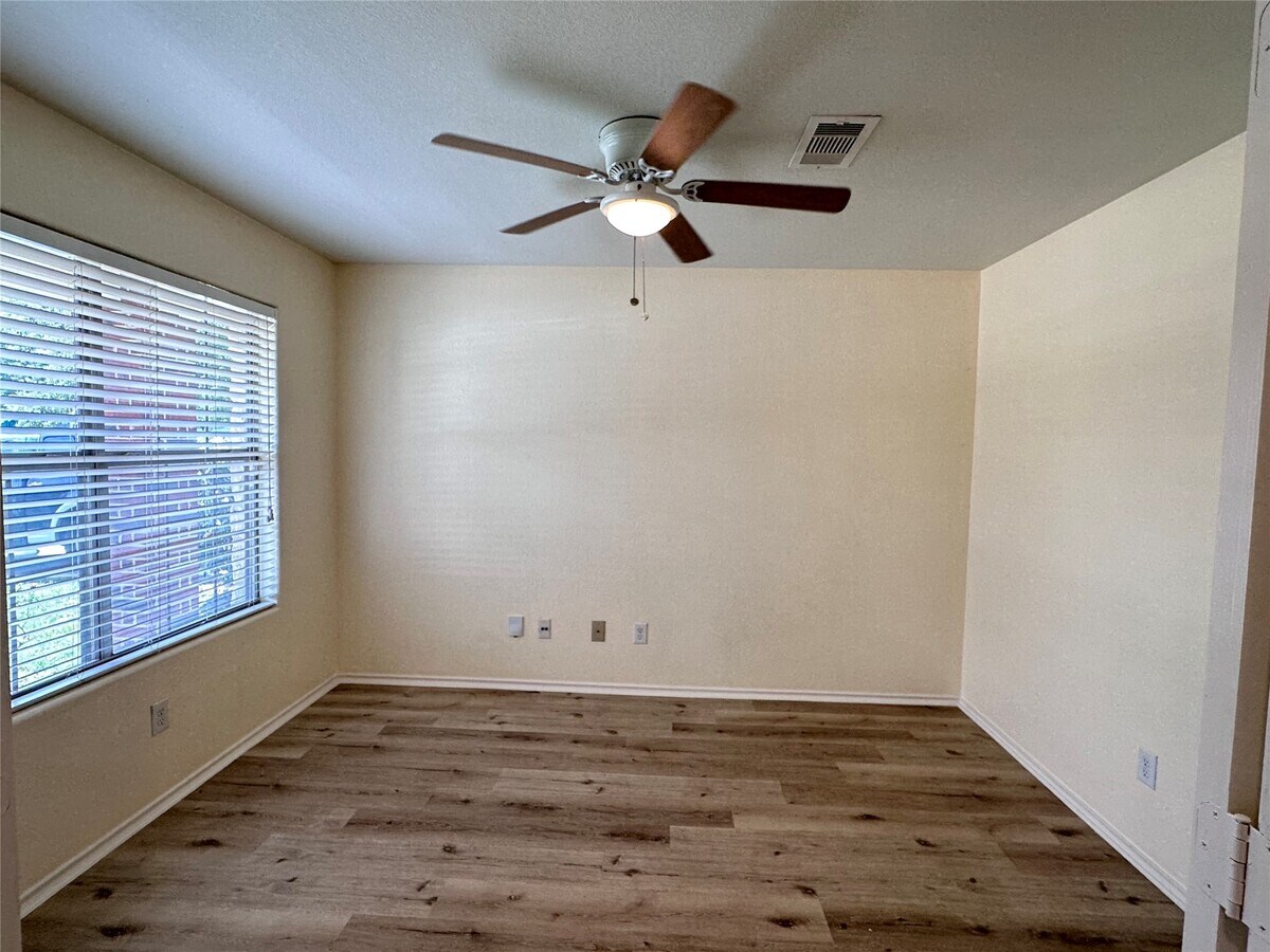 Photo - 5807 Camelia Evergreen Ln