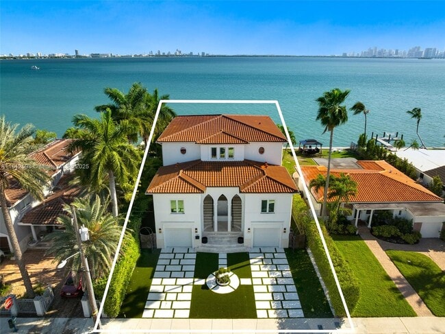 Building Photo - 1460 S Treasure Dr Rental
