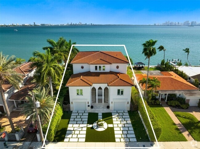 Building Photo - 1460 S Treasure Dr Rental