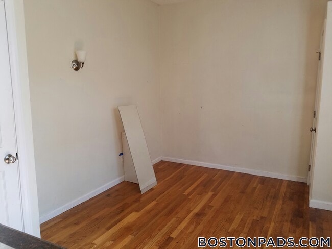 51 S Huntington Ave Unidad 305