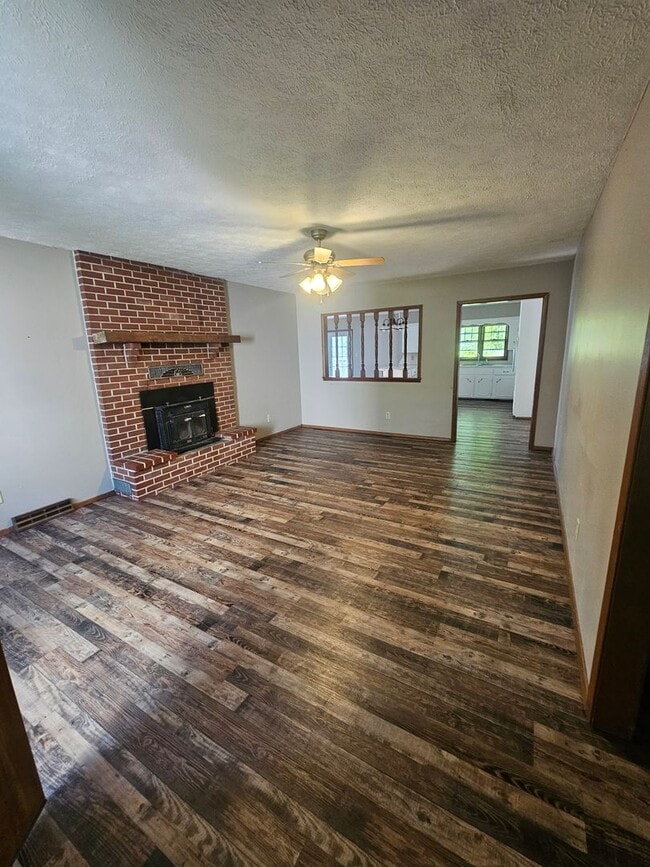 Photo - 3 Bedroom | 2 Bathroom | 2 Car Garage | Springfield MO!
