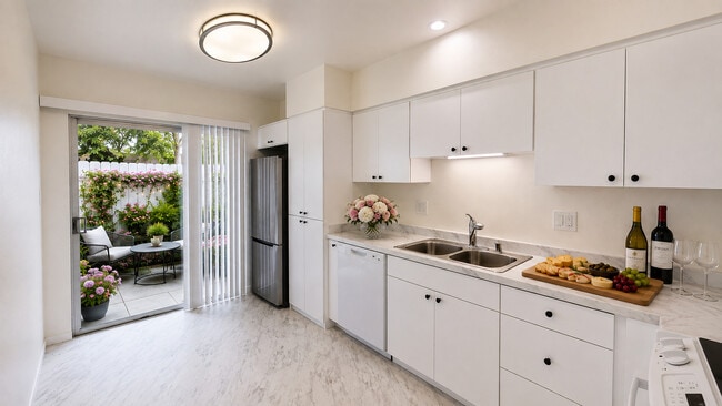 Apt. 1A Kitchen & Patio