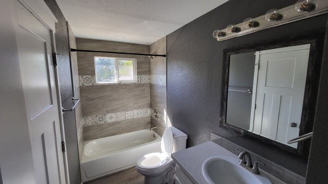 Photo - 3330 Foxridge Dr House