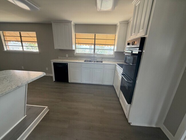 Photo - 3 Bed 1.5 Bath Brick House