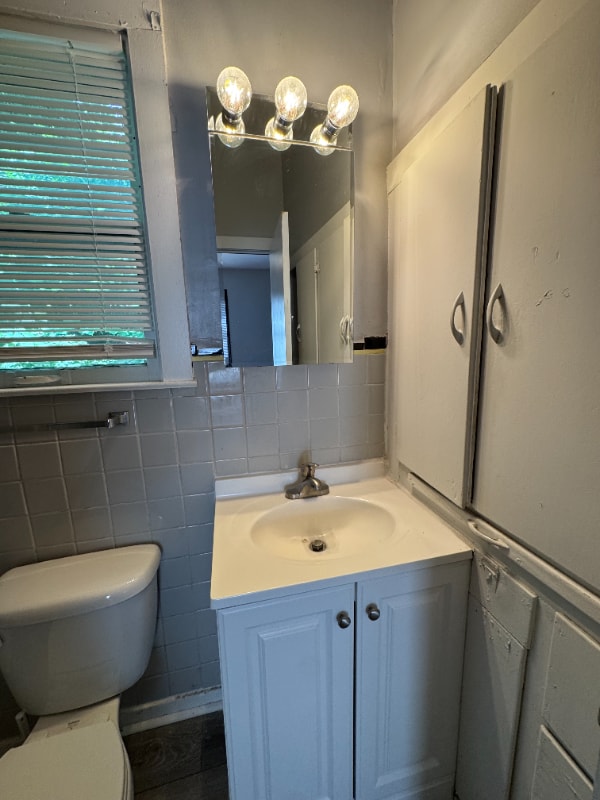 Photo - 405 Carrier St NE