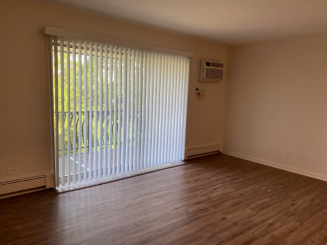Photo - 10S511 Echo Ln Unit Apt. 6