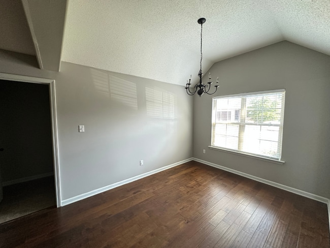 SHOWSTOPPER! 3BR/2BA in Cordova | Vaulted Ceilings & Soaking Tub | Fenced Yard