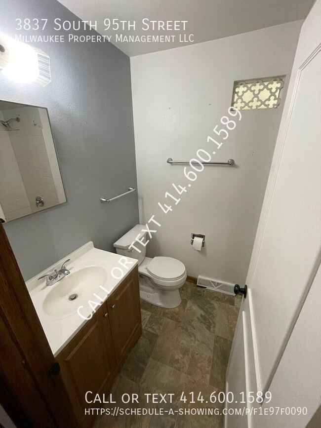 Photo - 3837 S 95th St