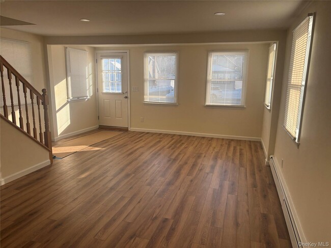 Photo - 215 E Lakewood St