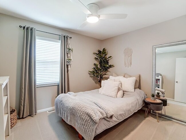 Photo - 1599 Yellowglen Dr