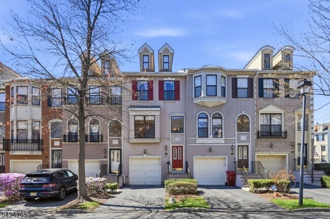 Photo - 424 Hartford Dr
