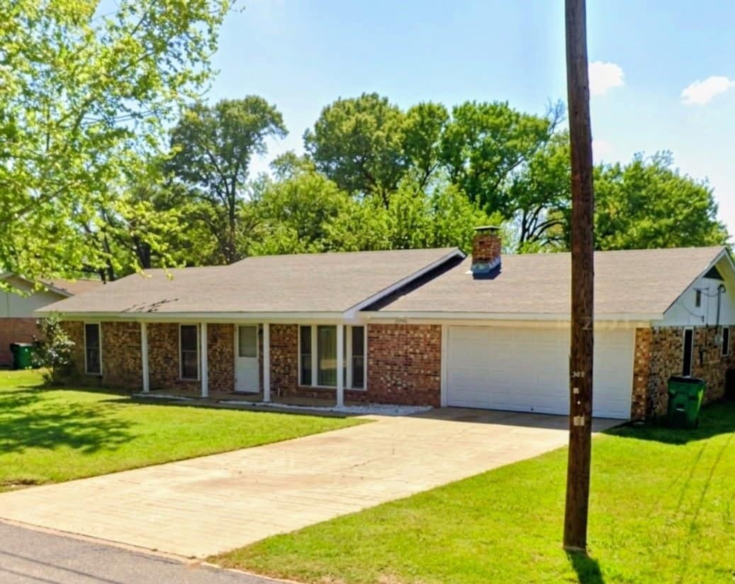 Photo - 305 Ferguson Rd