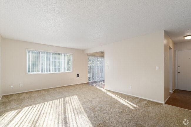 2BR, 2BA - 983SF - Living Room - Royal Greens Apartments