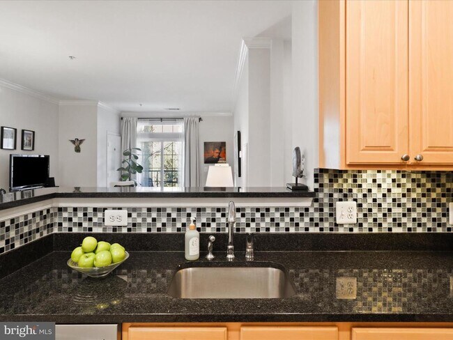 Photo - 2465 Army Navy Dr Unidad 1-203