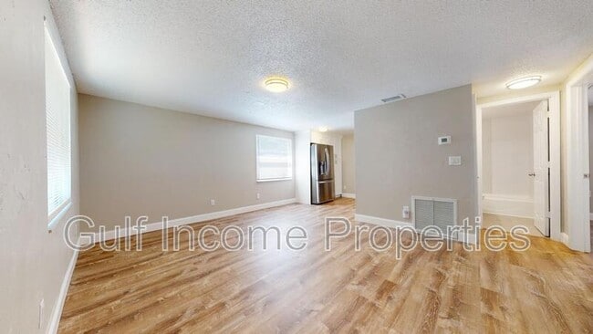 Photo - 2515 30th Ave Dr E