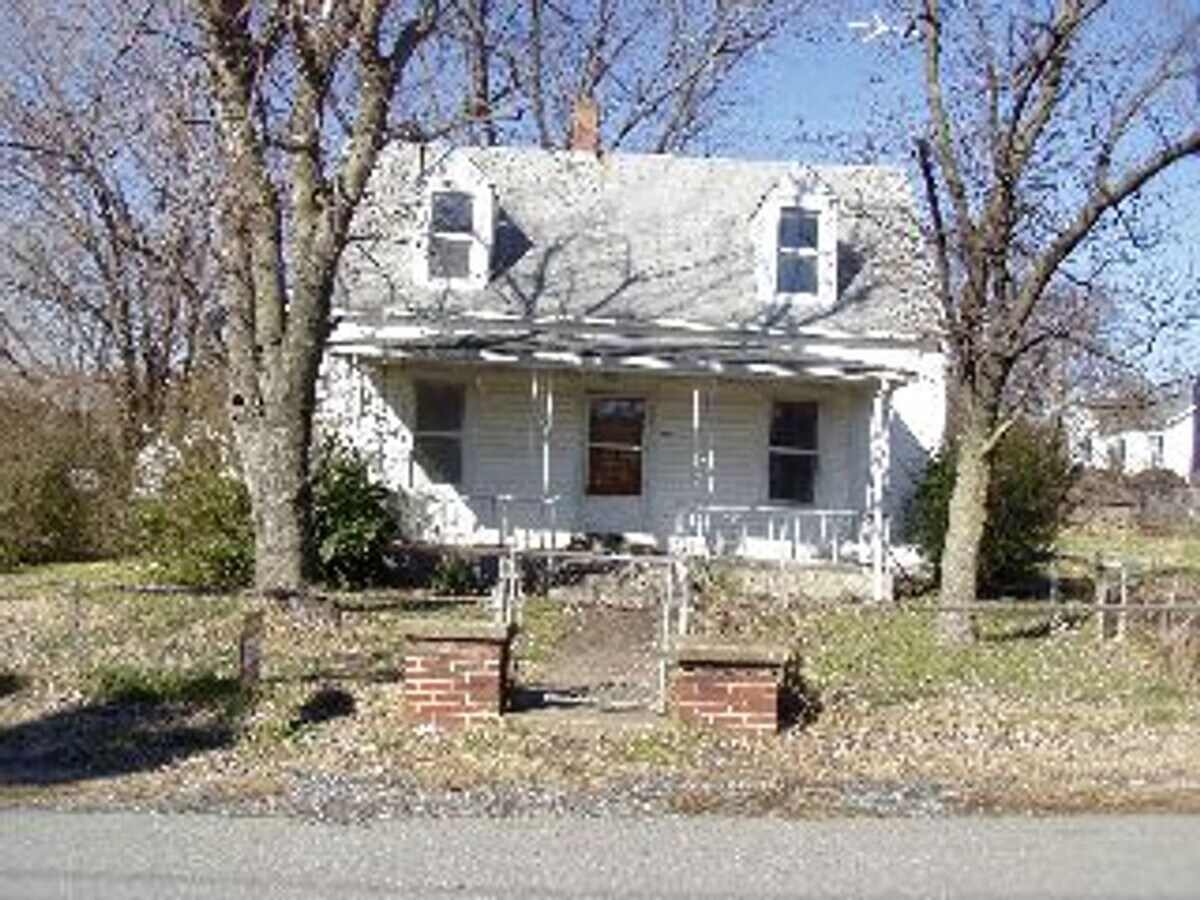 2 Story House in Altavista - 2 Story House in Altavista