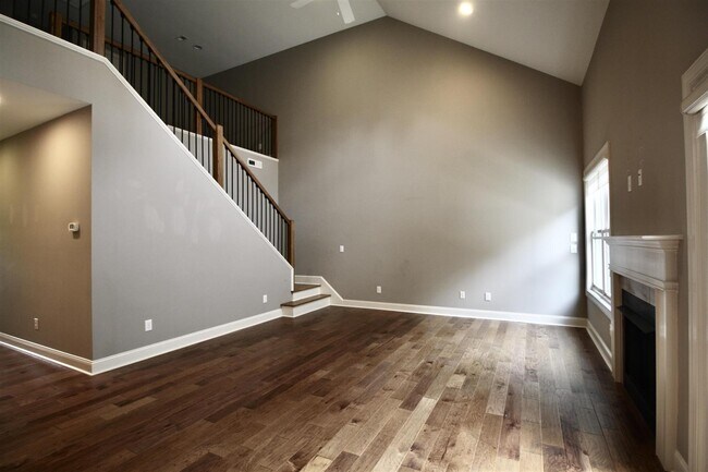 Photo - 147 Pinebranch Ct