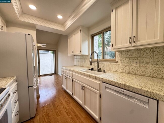 Photo - 1447 Cam Peral