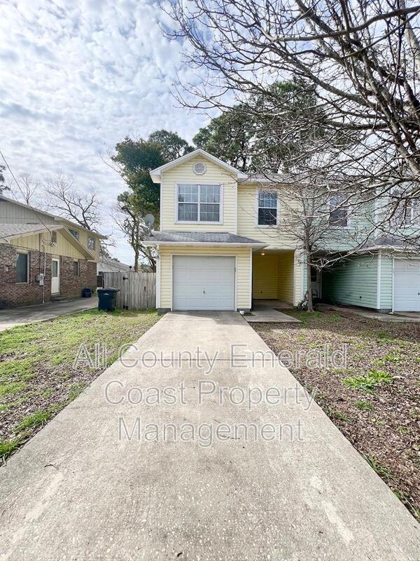 Photo - 34 Harbeson Ave NE